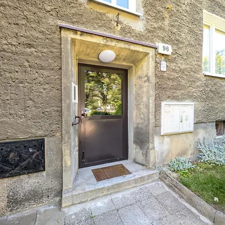 Apartment Swing & Serenity By Bookinghost